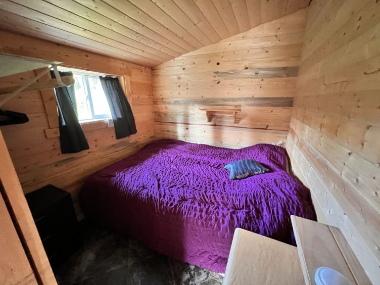 Charming, Creekside, Off Grid Log Cabin in Willow Alaska