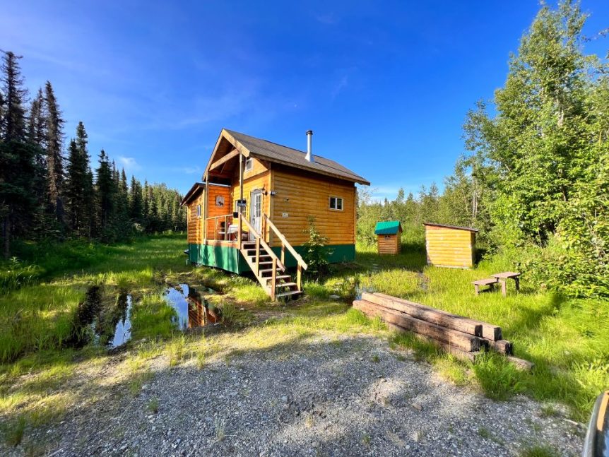Charming, Creekside, Off Grid Log Cabin in Willow Alaska