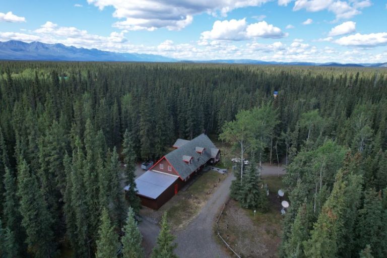 Remote Property Tok Alaska, Large Family Home on 4.69 Acres