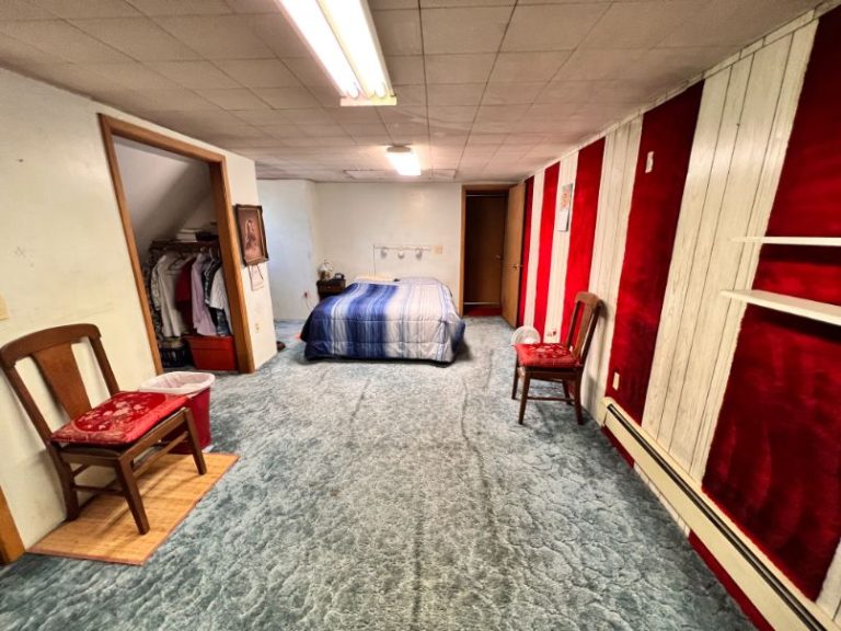 Remote Property Tok Alaska, Large Family Home on 4.69 Acres